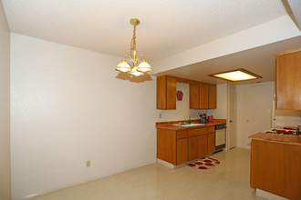 Cabernet Apartments in Red Bluff, CA - Building Photo - Interior Photo