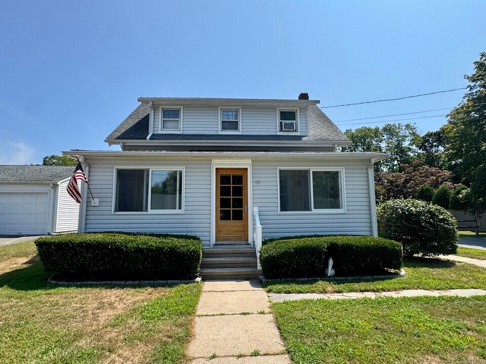 10 Morgan Park in Clinton, CT - Building Photo