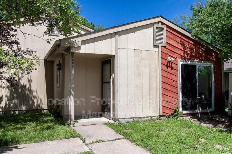 1302 E 25th Terrace in Lawrence, KS - Building Photo