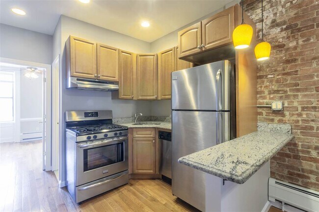 145 Brunswick St-Unit -4L in Jersey City, NJ - Building Photo - Building Photo