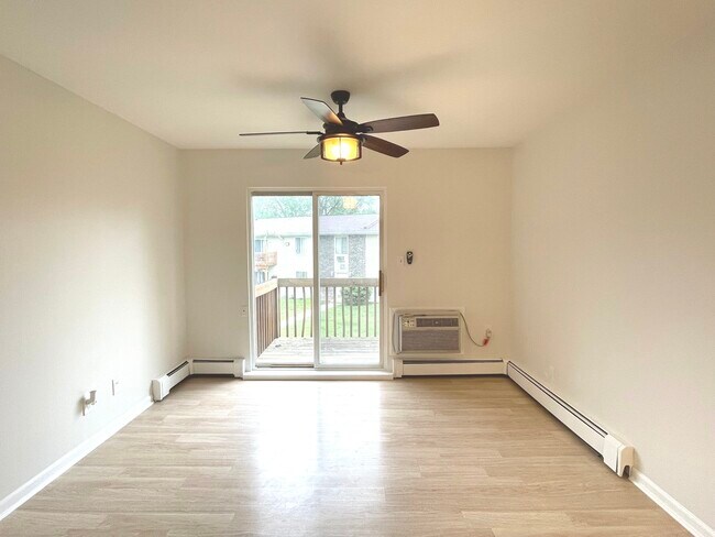 2000 Light Road in Oswego, IL - Building Photo - Building Photo