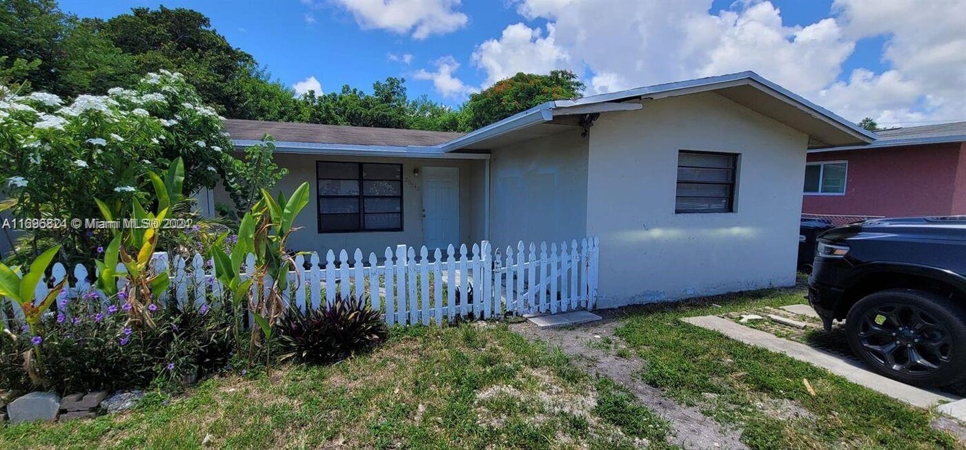 20540 Manta Dr in Cutler Bay, FL - Building Photo