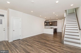 43347 Goshen Run Sq in Ashburn, VA - Foto de edificio - Building Photo