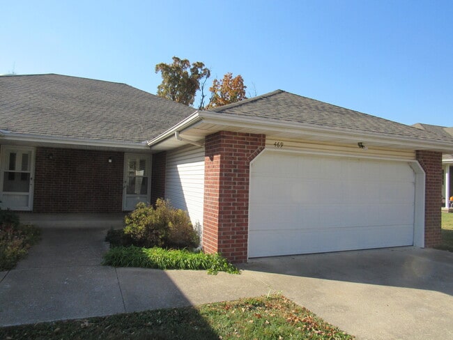 469 Haymes Ct in Marshfield, MO - Building Photo - Building Photo