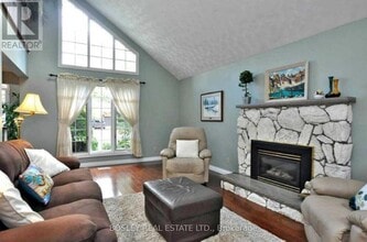 114 Lorne Ave in Newmarket, ON - Building Photo - Building Photo