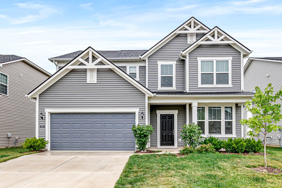 6599 Seabiscuit Rd in Whitestown, IN - Building Photo