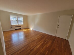 56 Elm St in Worcester, MA - Building Photo - Building Photo