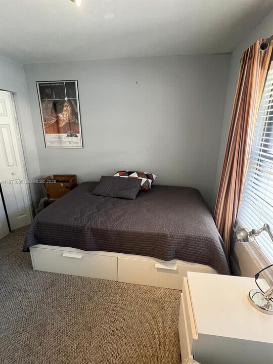 8329 NW 37th Pl in Sunrise, FL - Foto de edificio