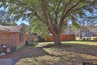 806 Neches Dr photo'