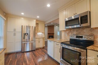 2434 Dryden Ln in Charlotte, NC - Building Photo - Building Photo