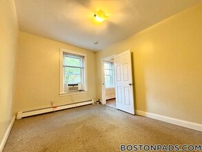 18 Holmes St in Boston, MA - Building Photo - Building Photo