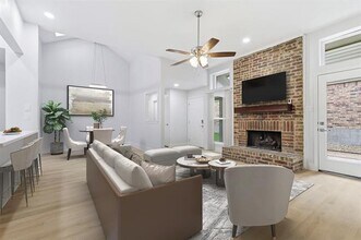 4813 Via Ventura in Mesquite, TX - Foto de edificio - Building Photo