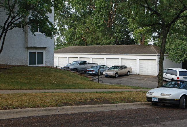 1011 Westminster St in St. Paul, MN - Foto de edificio - Building Photo