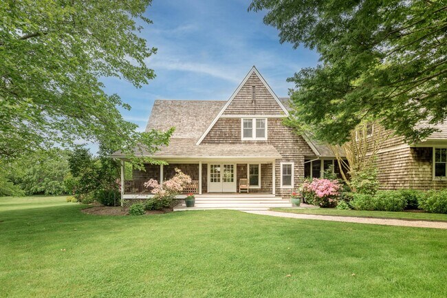 880 Lumber Ln in Bridgehampton, NY - Building Photo - Building Photo