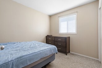 10150-10150 121 Ave in Grande Prairie, AB - Building Photo - Building Photo