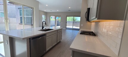 14039 W Desert Flower Dr in Goodyear, AZ - Building Photo - Building Photo