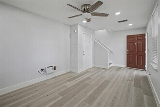 1042 Waterside Dr in Kissimmee, FL - Building Photo - Building Photo