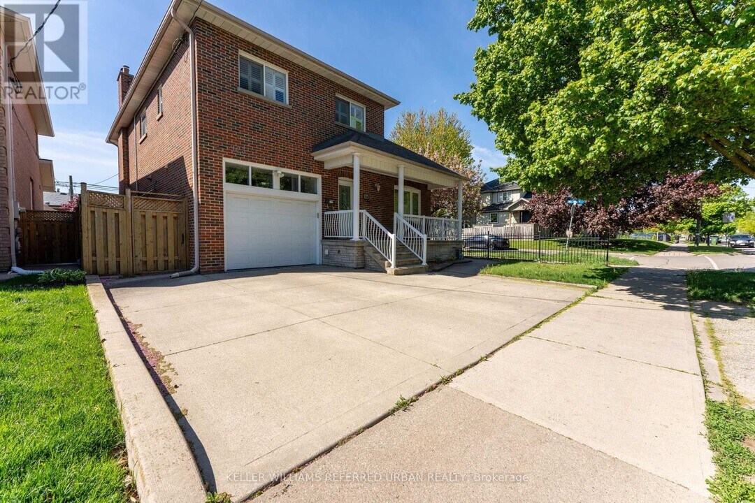 123 Simpson Ave in Toronto, ON - Building Photo