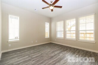 9835 Willow Creek Commerce Dr in Tomball, TX - Building Photo - Building Photo