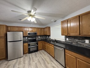 103 Pinewood Dr in Lenoir City, TN - Building Photo - Building Photo