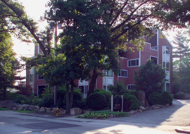 1010 Middle St in Weymouth, MA - Foto de edificio - Building Photo