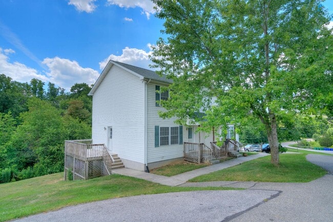 3326 Yellow Sulphur Rd in Blacksburg, VA - Building Photo - Building Photo