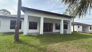 241 Pembroke Dr in Port Charlotte, FL - Building Photo - Building Photo