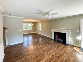1115 E Lee Rd in Taylors, SC - Building Photo - Building Photo