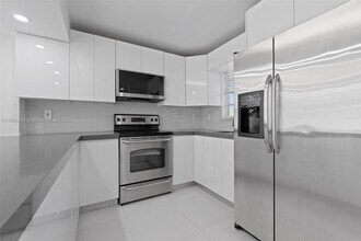 11041 NW 7th St, Unit 103-10 in Miami, FL - Building Photo - Building Photo