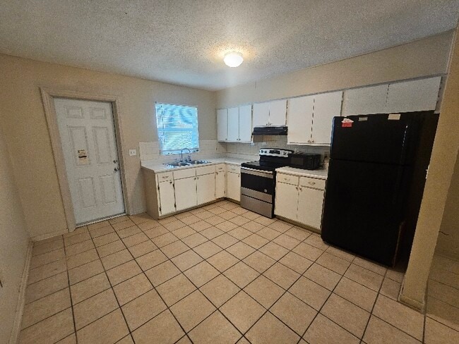 1479 N Melrose Dr in Avon Park, FL - Building Photo - Building Photo