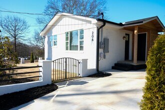 208 S Leach St in Greenville, SC - Building Photo - Building Photo