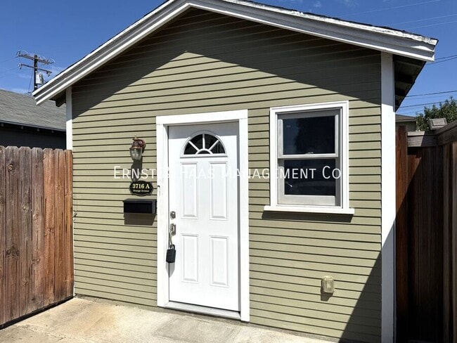 3716 Orange Ave in Long Beach, CA - Building Photo - Building Photo