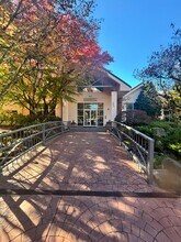 6685 W Burnside Rd in Portland, OR - Building Photo - Building Photo