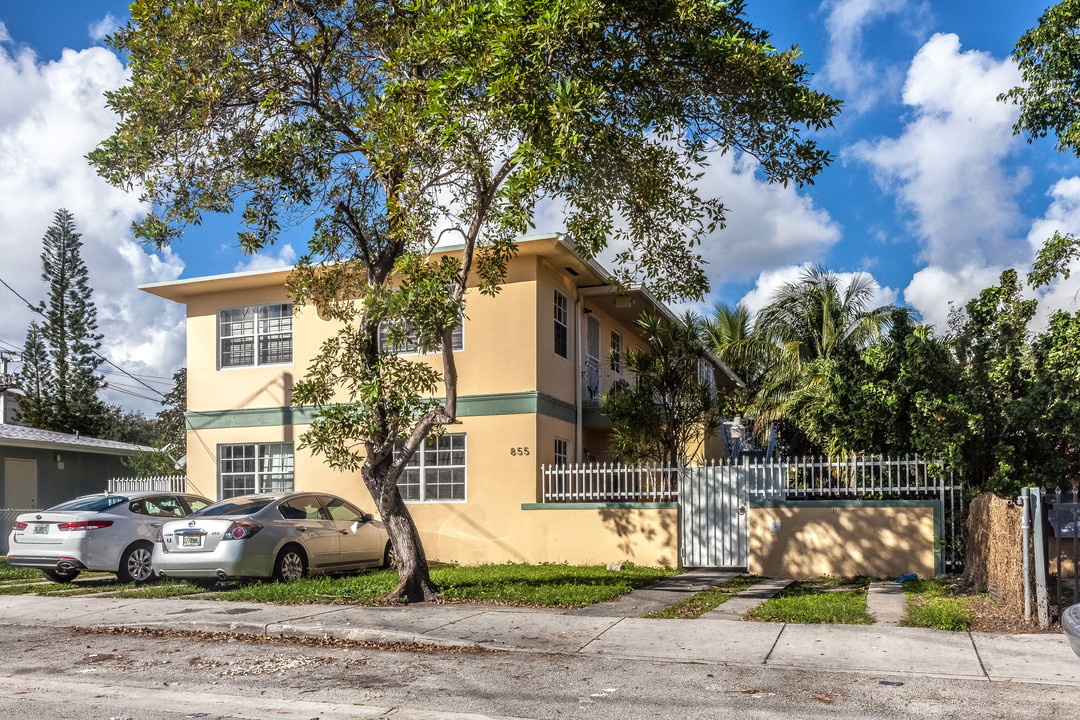 855 SW 5th St in Miami, FL - Building Photo