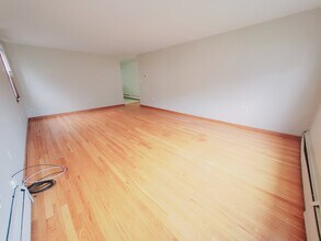 36 Burwood Ave, Unit 2 in Stamford, CT - Foto de edificio - Building Photo