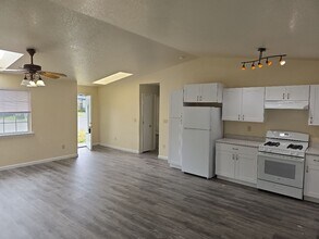 344 Highland Ave in Eureka, CA - Building Photo - Building Photo