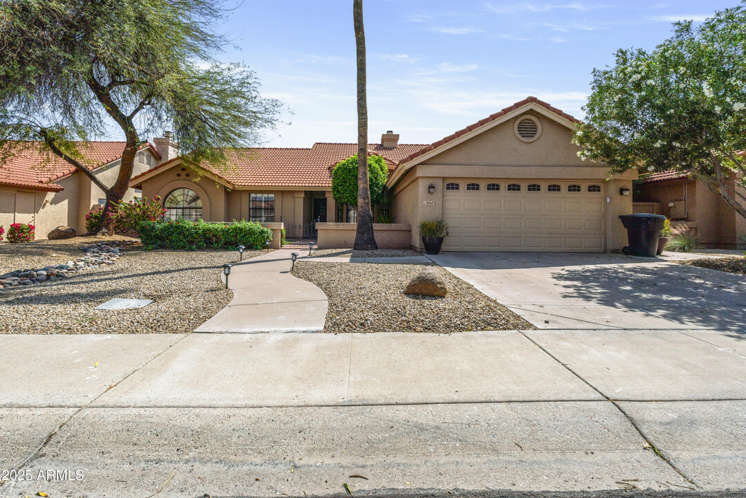 10043 E Dreyfus Ave in Scottsdale, AZ - Building Photo