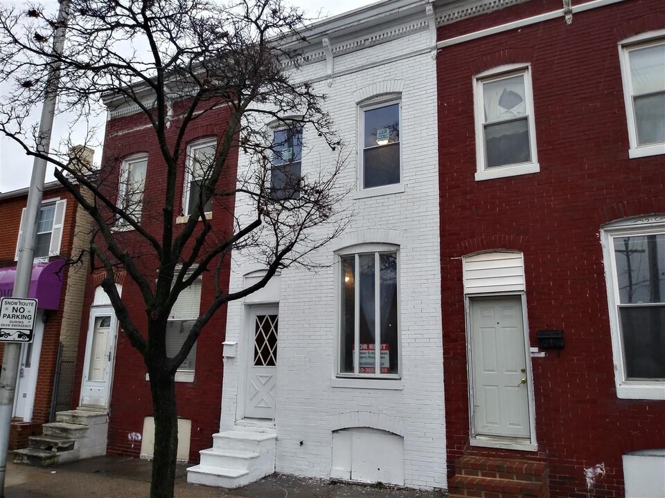 3811 S Hanover St in Baltimore, MD - Building Photo