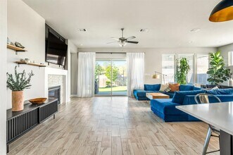 124 Mendocino Ln in Austin, TX - Building Photo - Building Photo