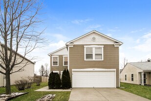 824 Olmsted Dr in Shelbyville, IN - Building Photo