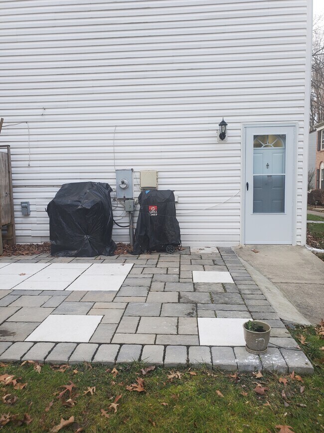 8553 Newington Forest Ct Rentals in Springfield, VA