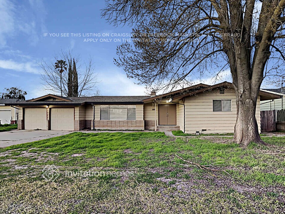 1155 Larry Way in Yuba City, CA - Foto de edificio