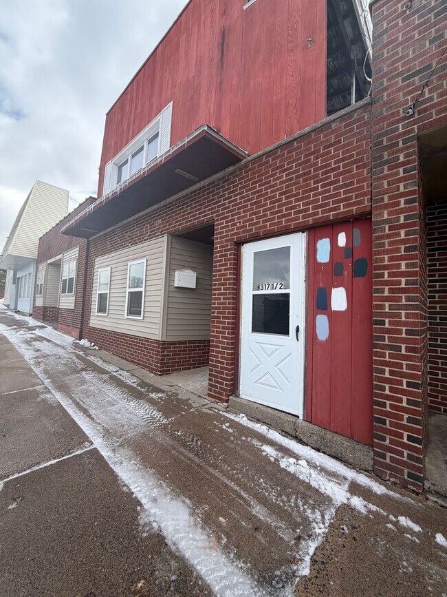 317 Main St in Cornell, WI - Building Photo - Building Photo
