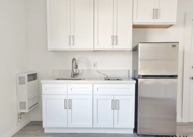 property at 805 S Centre St