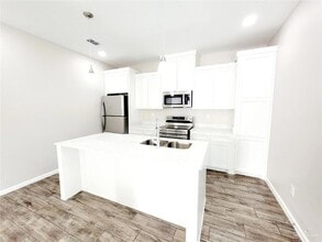 915 E Starr Rd, Unit B in Mercedes, TX - Building Photo - Building Photo