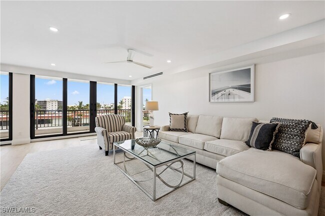 2318 Gulf Shore Blvd N