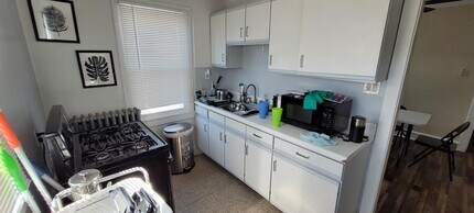 302 Burmont Rd in Drexel Hill, PA - Building Photo - Building Photo