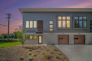 560-562 Cleveland St in Chelsea, MI - Building Photo