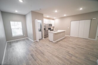 A1011 Woodbury Row Phase III in Gainesville, FL - Building Photo - Building Photo