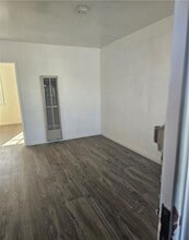 1244 W 87th St, Unit 1 4 in Los Angeles, CA - Foto de edificio - Building Photo